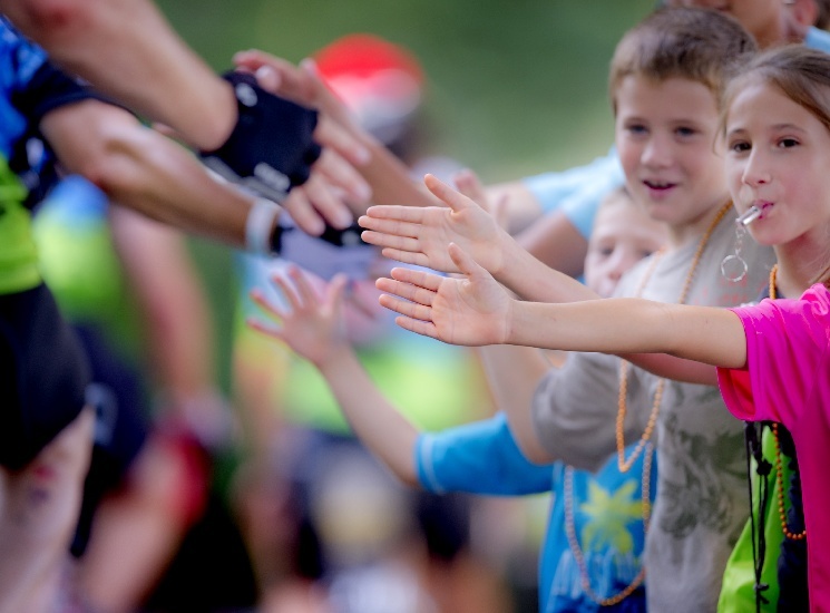 /images/pfpphotos/uploads/TC0216/TC0216.Gall.2012-08-04 Kids Hi-5 top of hill 025_PMC_Highlights_2012.jpg